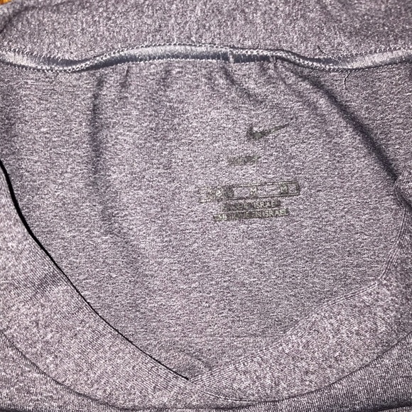 Nike workout shirt - Picture 3 of 3